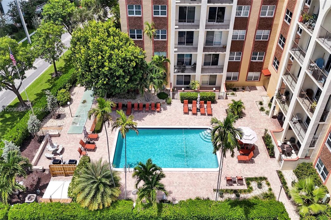 For Sale: $389,400 (2 beds, 2 baths, 990 Square Feet)
