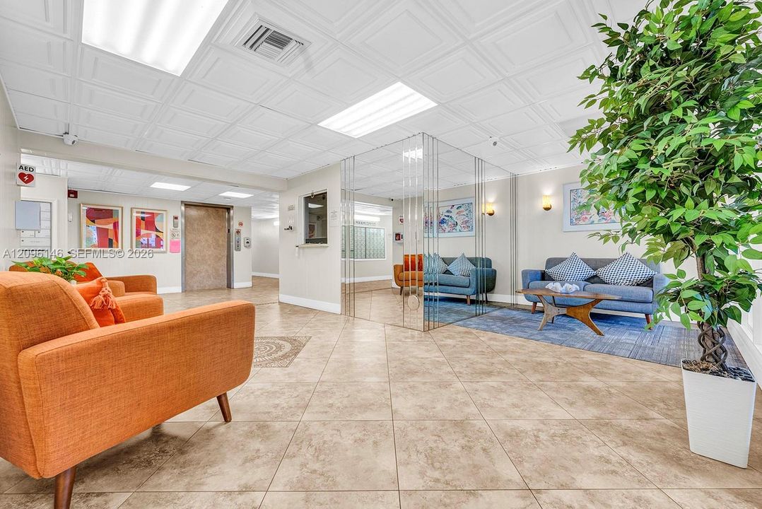 For Sale: $389,400 (2 beds, 2 baths, 990 Square Feet)