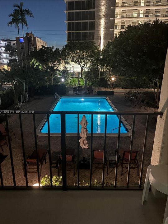 For Sale: $389,400 (2 beds, 2 baths, 990 Square Feet)