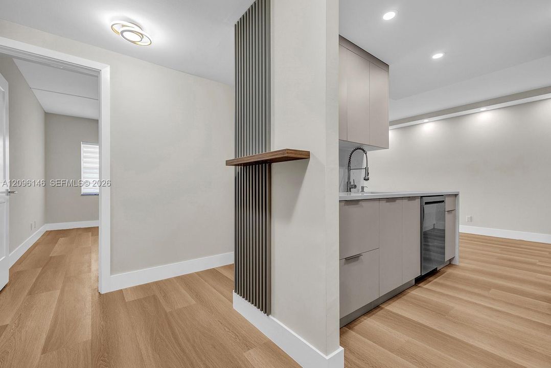 For Sale: $389,400 (2 beds, 2 baths, 990 Square Feet)