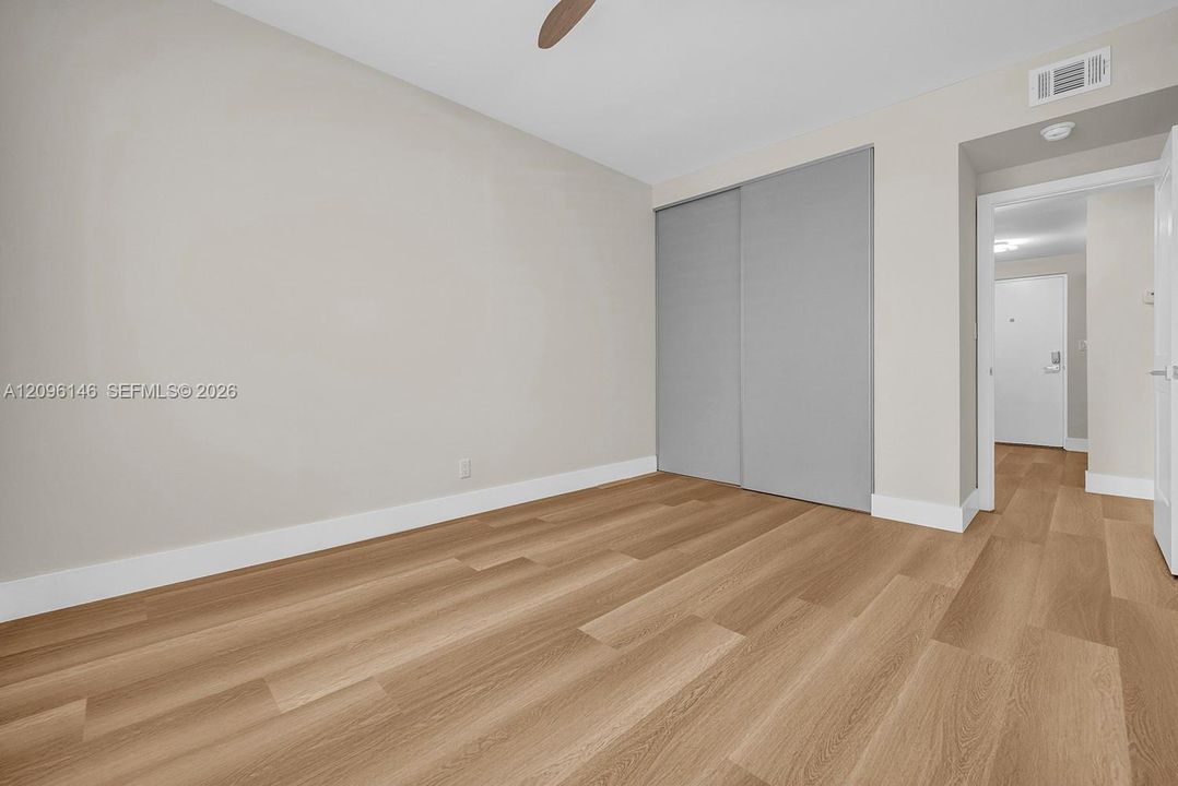 For Sale: $389,400 (2 beds, 2 baths, 990 Square Feet)