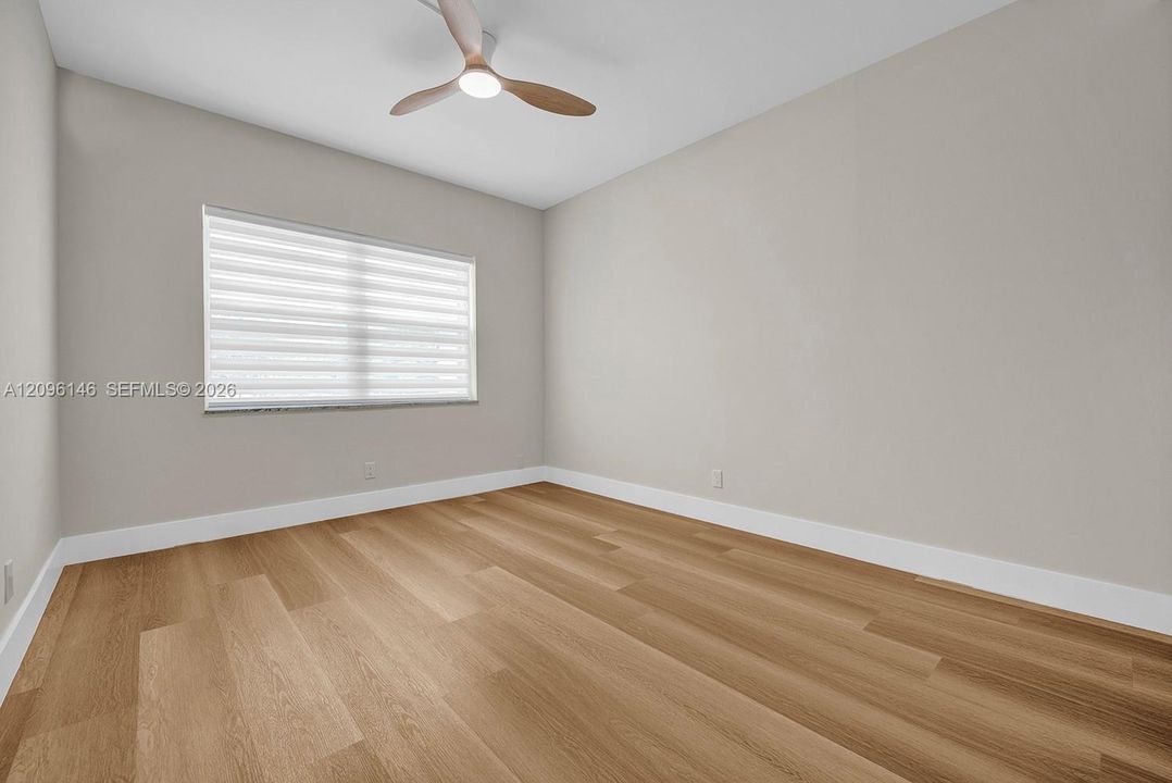 For Sale: $389,400 (2 beds, 2 baths, 990 Square Feet)