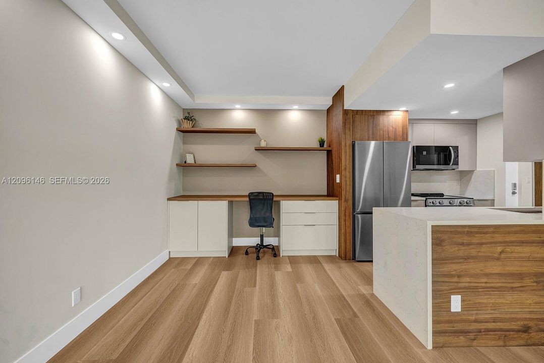 For Sale: $389,400 (2 beds, 2 baths, 990 Square Feet)