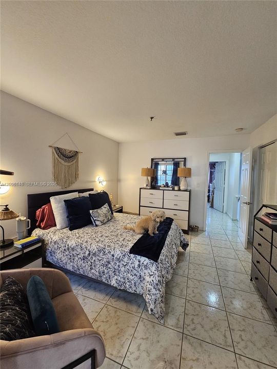 For Sale: $339,000 (2 beds, 2 baths, 1137 Square Feet)
