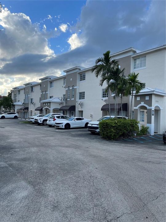 For Sale: $339,000 (2 beds, 2 baths, 1137 Square Feet)