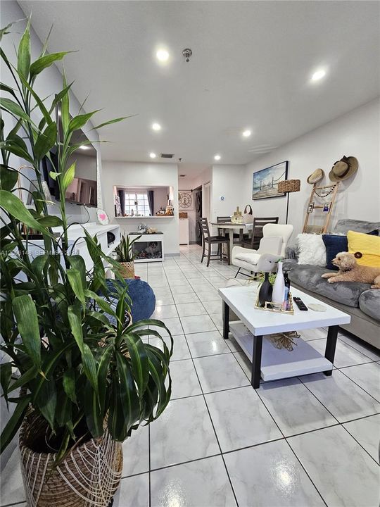 For Sale: $339,000 (2 beds, 2 baths, 1137 Square Feet)