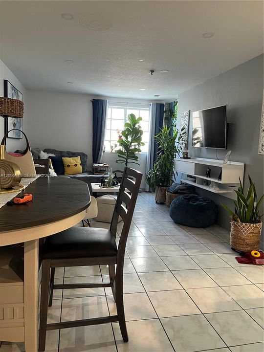 For Sale: $339,000 (2 beds, 2 baths, 1137 Square Feet)