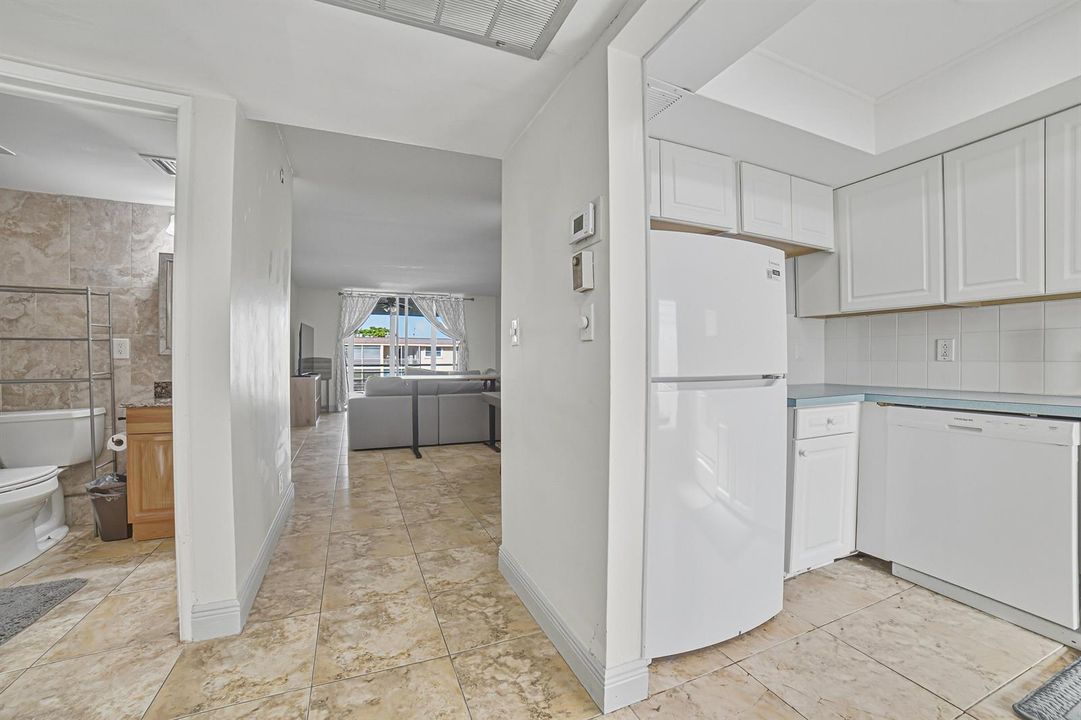 Kitchen/Entryway