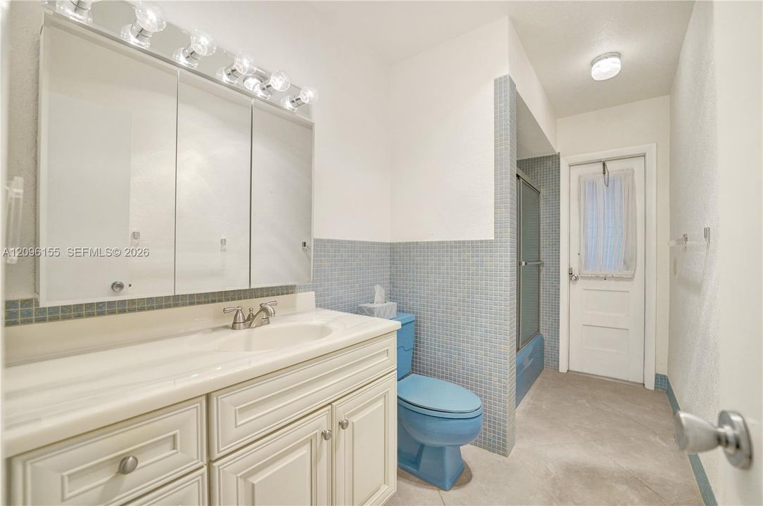 На продажу: $599,000 (4 спален, 2 ванн, 1812 Квадратных фут)