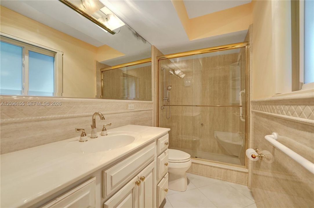 На продажу: $599,000 (4 спален, 2 ванн, 1812 Квадратных фут)
