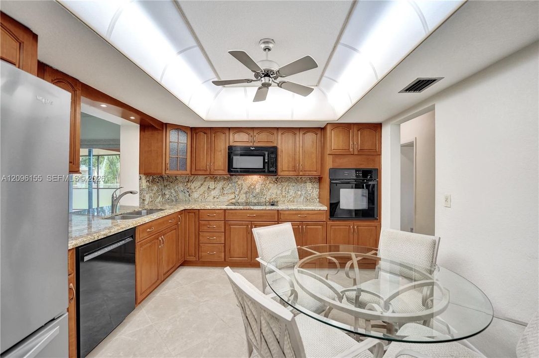 На продажу: $599,000 (4 спален, 2 ванн, 1812 Квадратных фут)