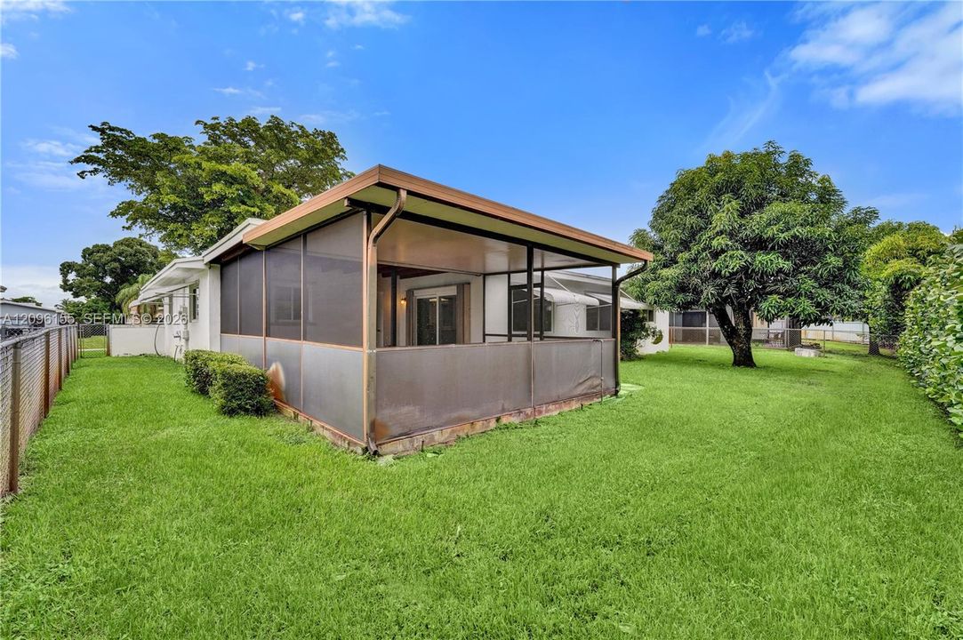 На продажу: $599,000 (4 спален, 2 ванн, 1812 Квадратных фут)
