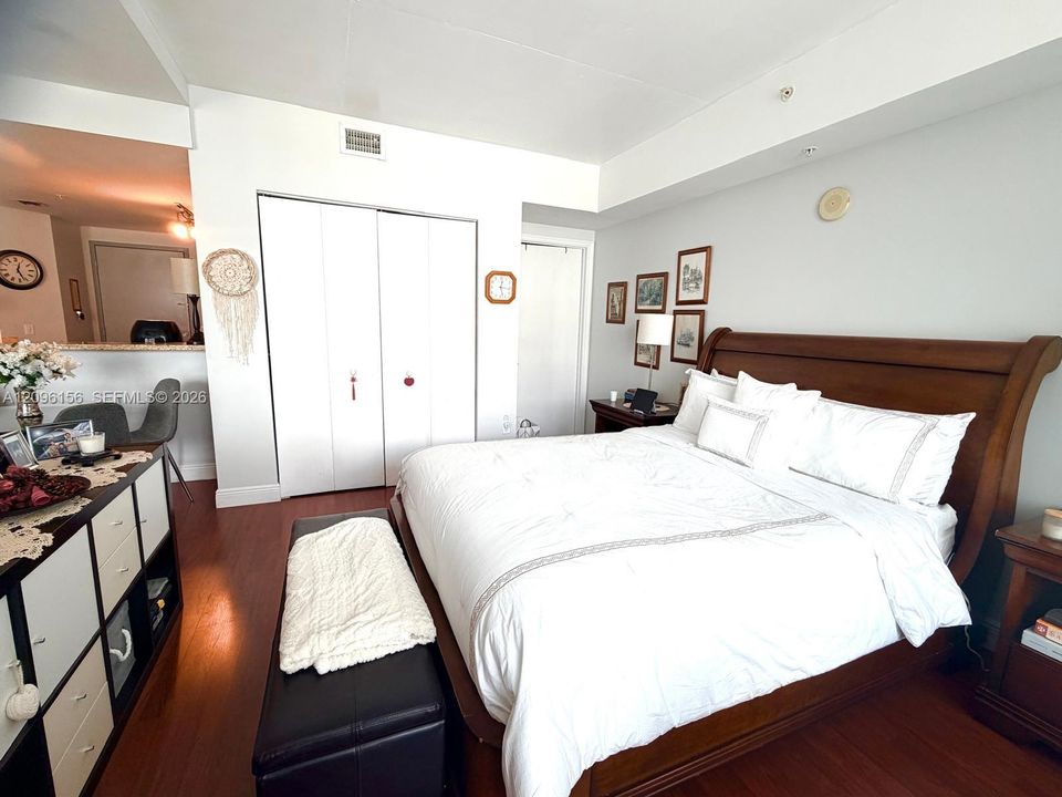 For Sale: $315,000 (0 beds, 1 baths, 655 Square Feet)