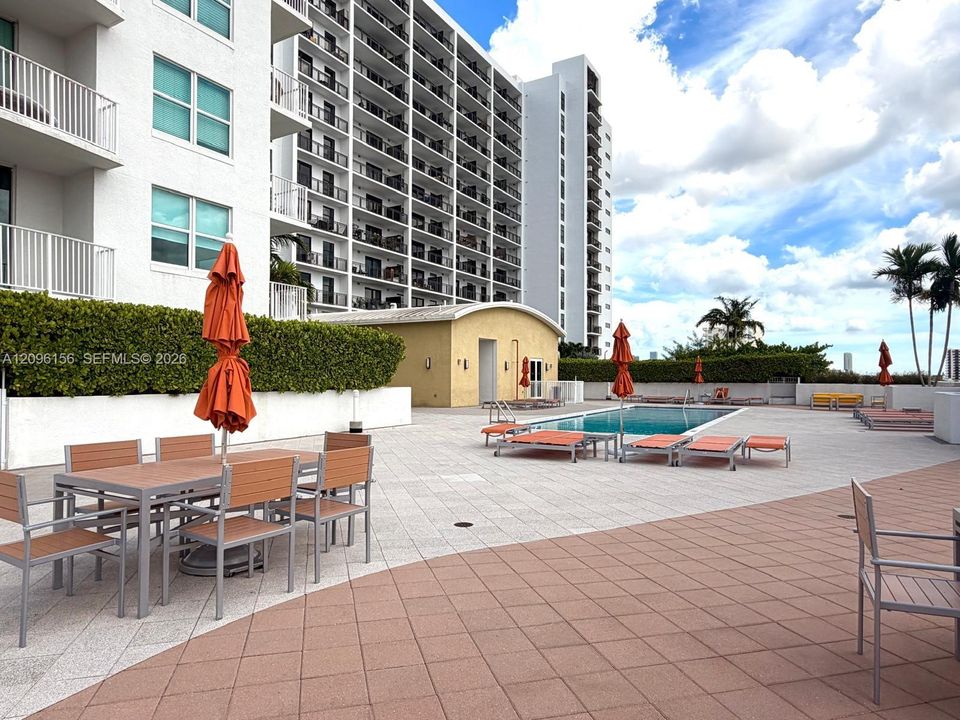 For Sale: $315,000 (0 beds, 1 baths, 655 Square Feet)