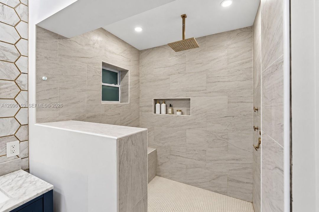 En Venta: $620,000 (4 camas, 3 baños, 1910 Pies cuadrados)