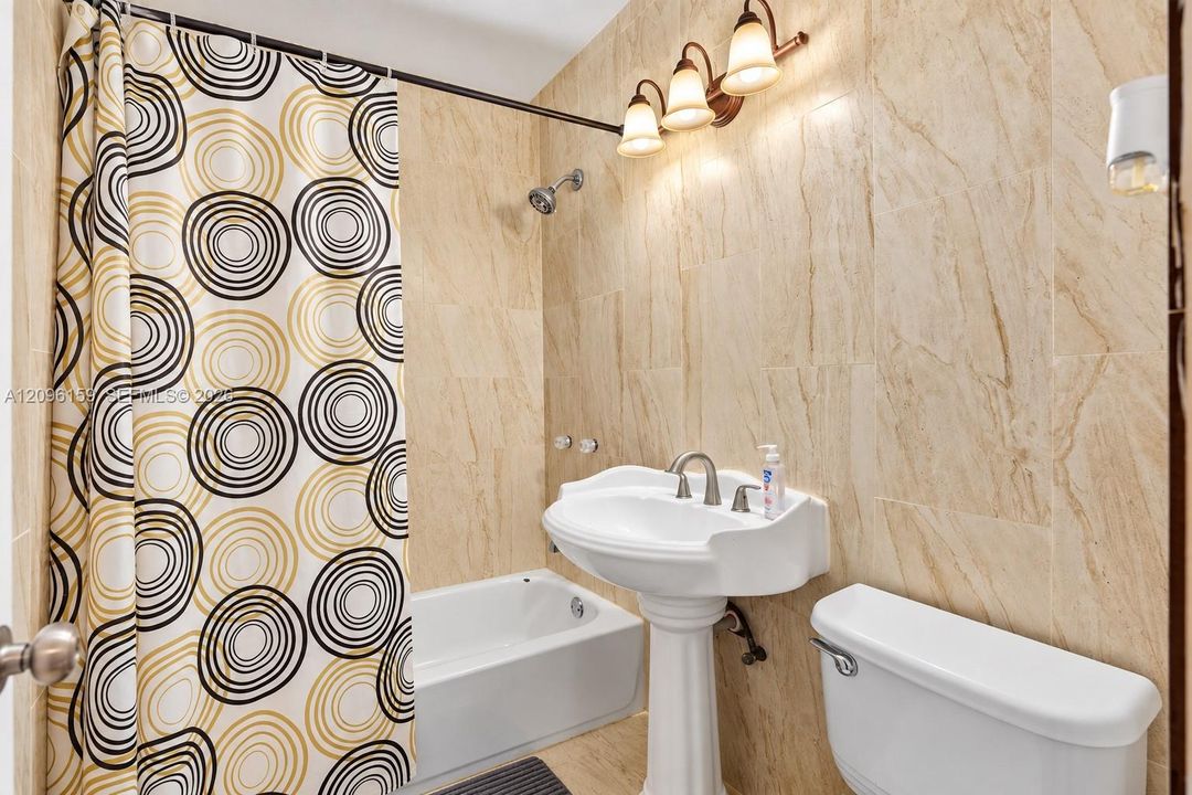 En Venta: $620,000 (4 camas, 3 baños, 1910 Pies cuadrados)