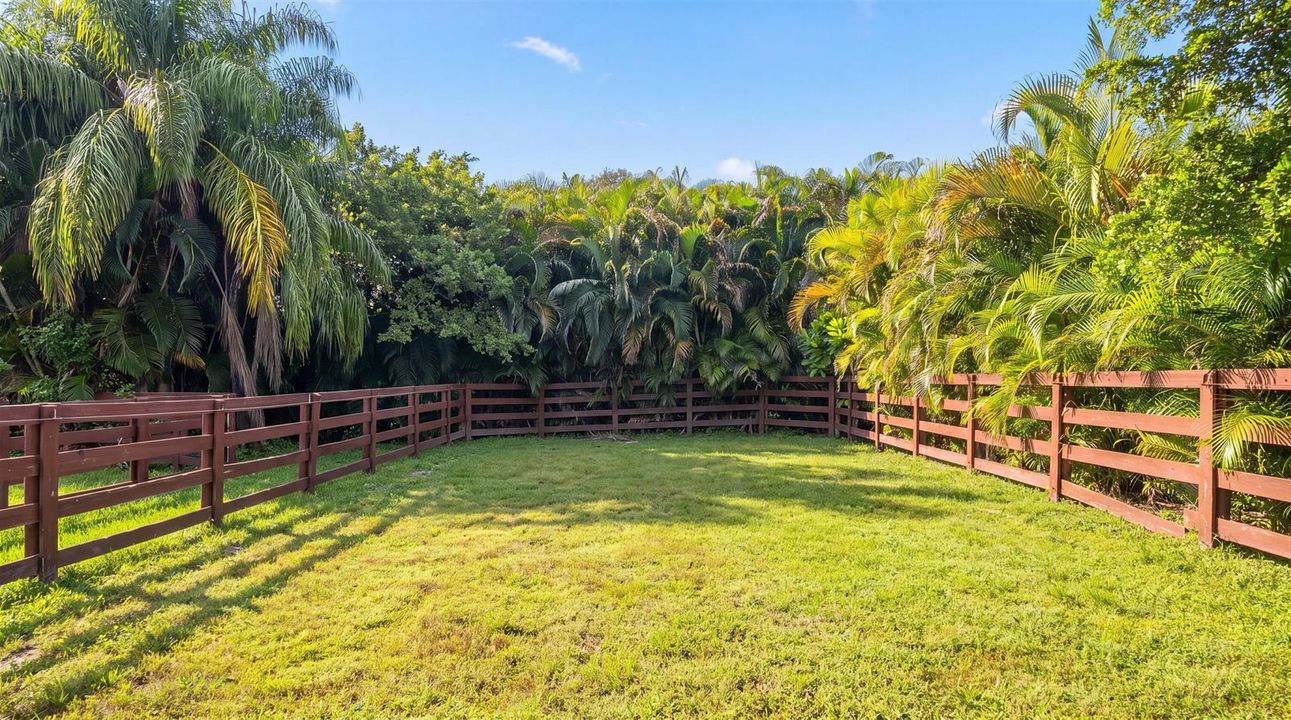 17-14883 Equestrian Way