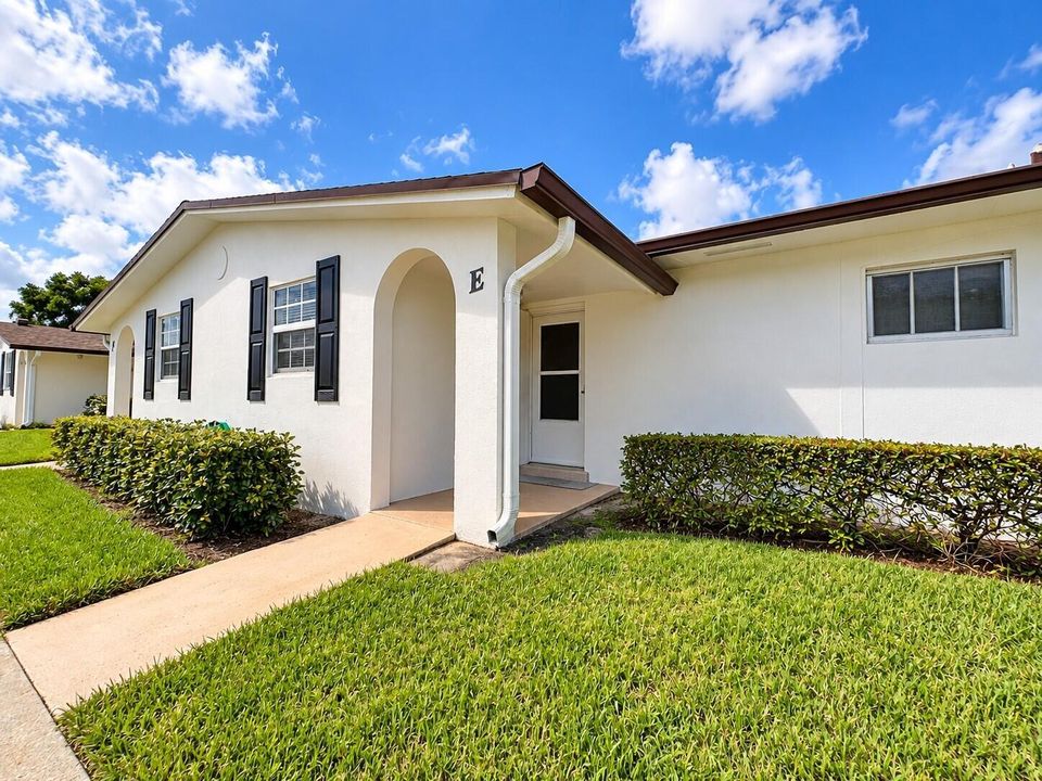 Front of Crosley Drive E
