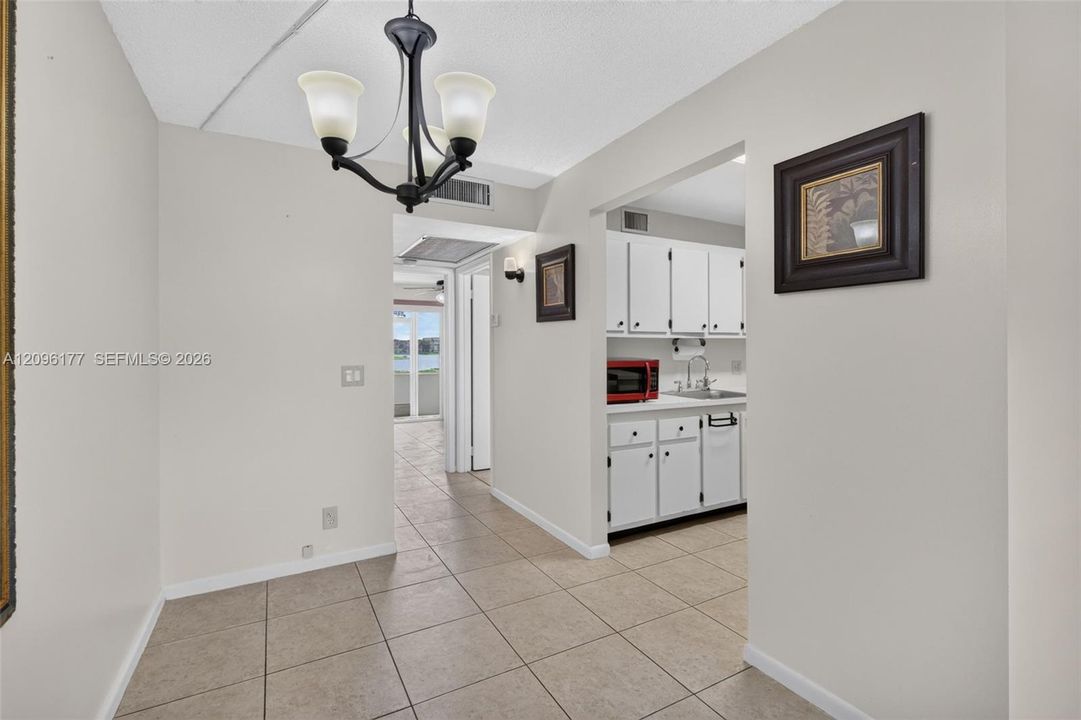 For Sale: $174,000 (1 beds, 1 baths, 585 Square Feet)