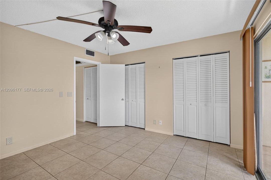 For Sale: $174,000 (1 beds, 1 baths, 585 Square Feet)