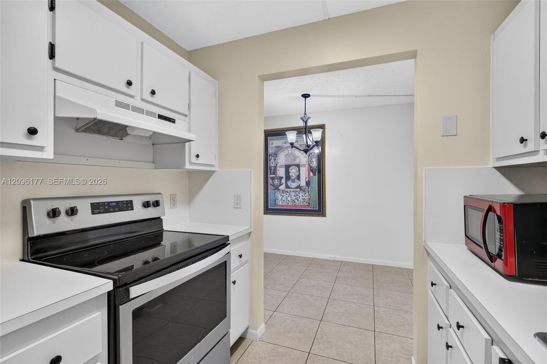 For Sale: $174,000 (1 beds, 1 baths, 585 Square Feet)