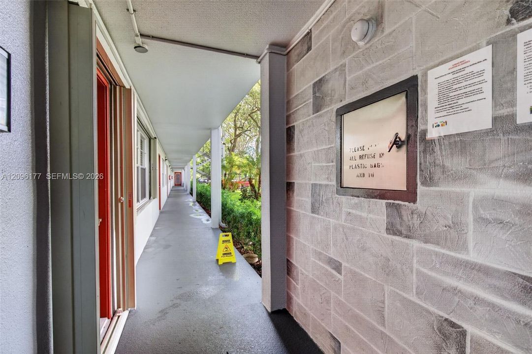 For Sale: $174,000 (1 beds, 1 baths, 585 Square Feet)