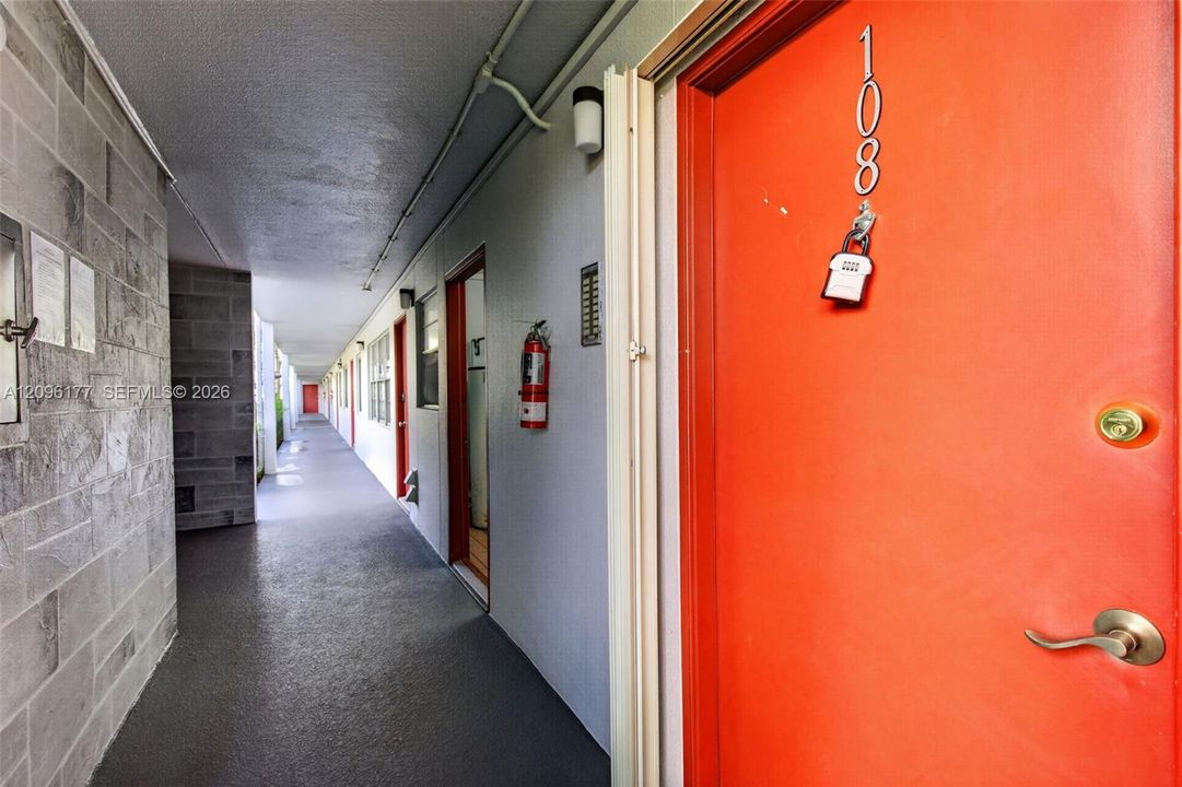 For Sale: $174,000 (1 beds, 1 baths, 585 Square Feet)