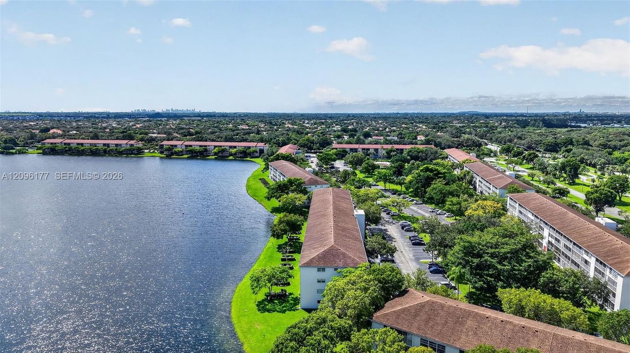 For Sale: $174,000 (1 beds, 1 baths, 585 Square Feet)