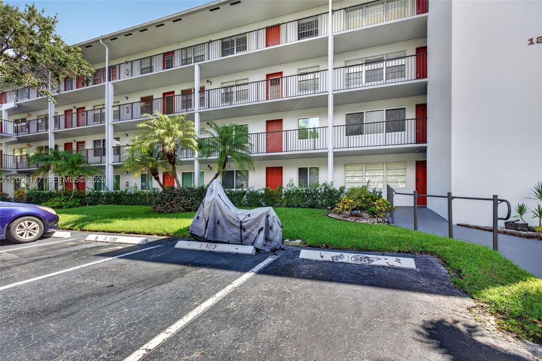 For Sale: $174,000 (1 beds, 1 baths, 585 Square Feet)