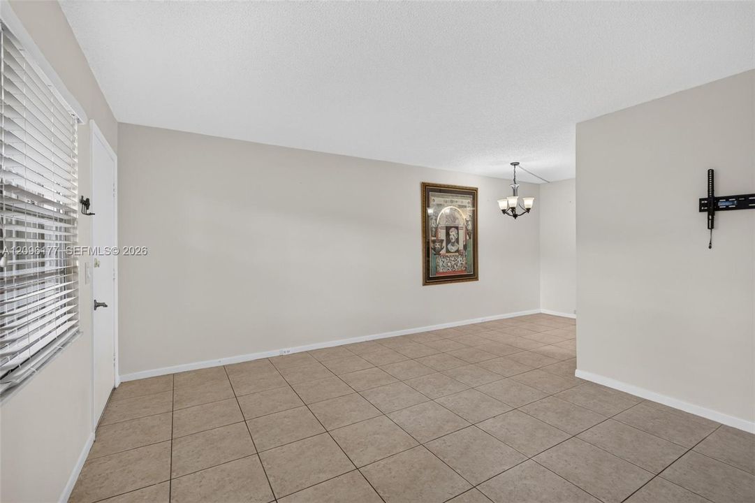 For Sale: $174,000 (1 beds, 1 baths, 585 Square Feet)