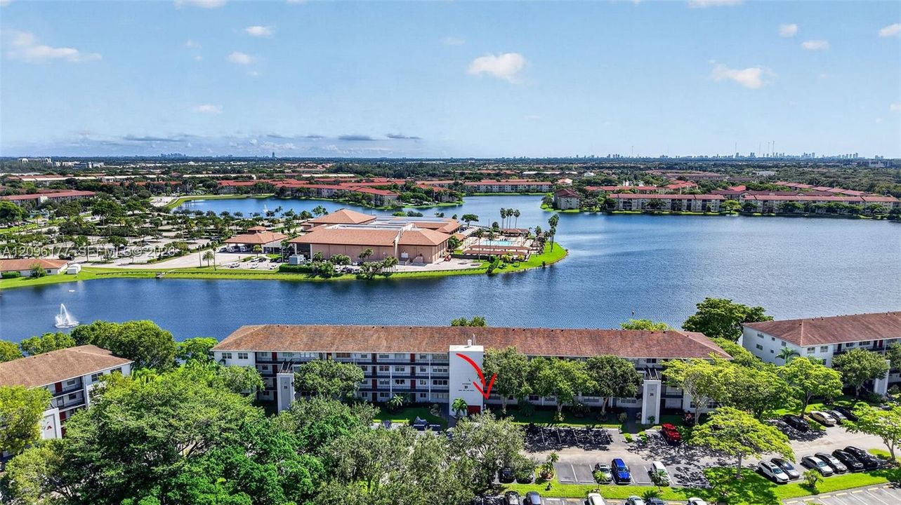 For Sale: $174,000 (1 beds, 1 baths, 585 Square Feet)