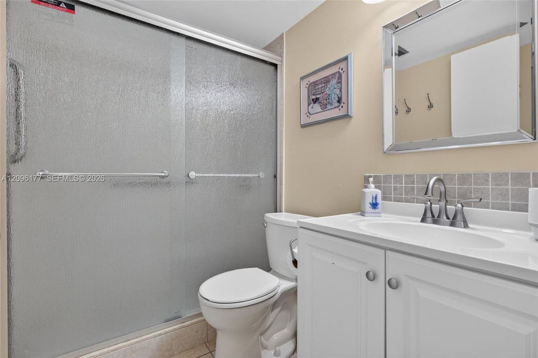 For Sale: $174,000 (1 beds, 1 baths, 585 Square Feet)