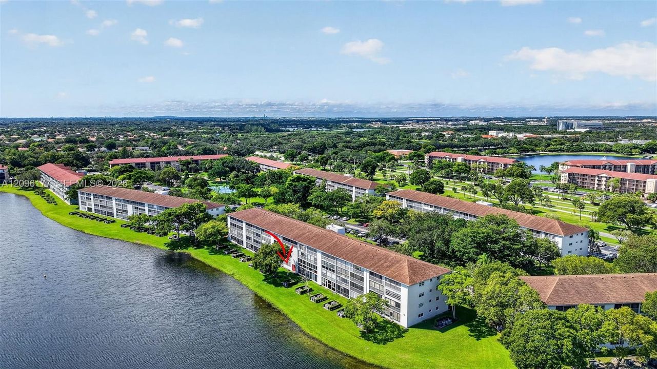 For Sale: $174,000 (1 beds, 1 baths, 585 Square Feet)
