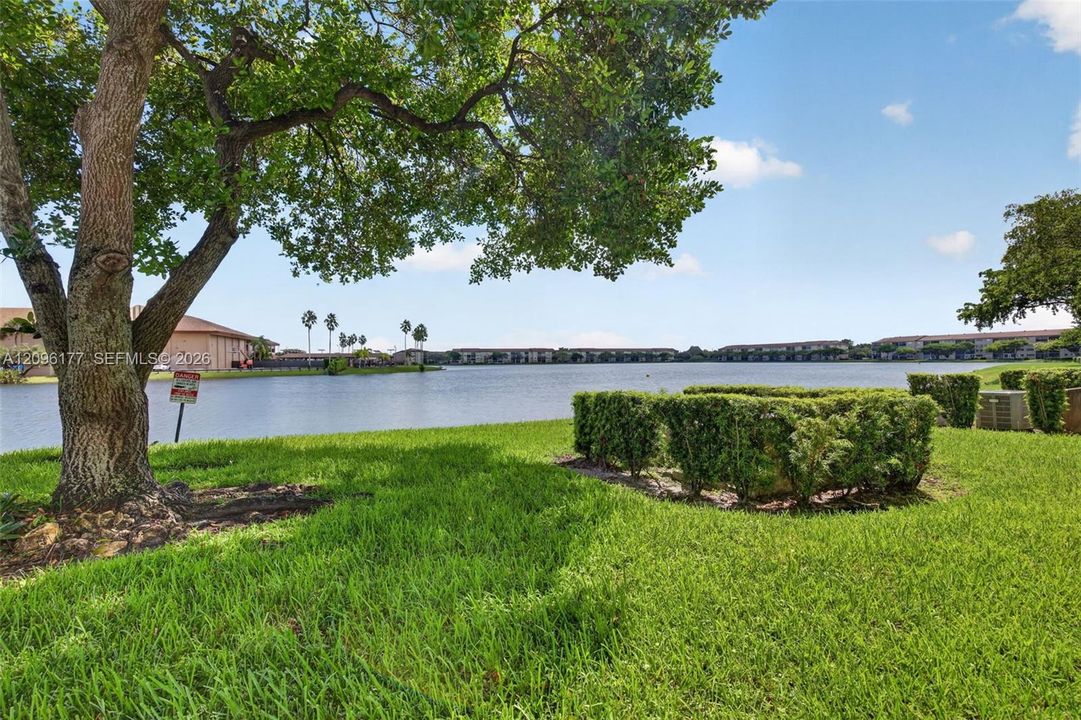 For Sale: $174,000 (1 beds, 1 baths, 585 Square Feet)