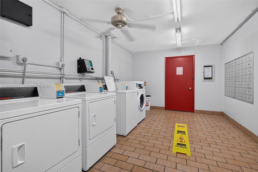 For Sale: $174,000 (1 beds, 1 baths, 585 Square Feet)