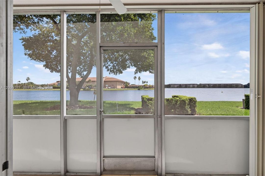 For Sale: $174,000 (1 beds, 1 baths, 585 Square Feet)