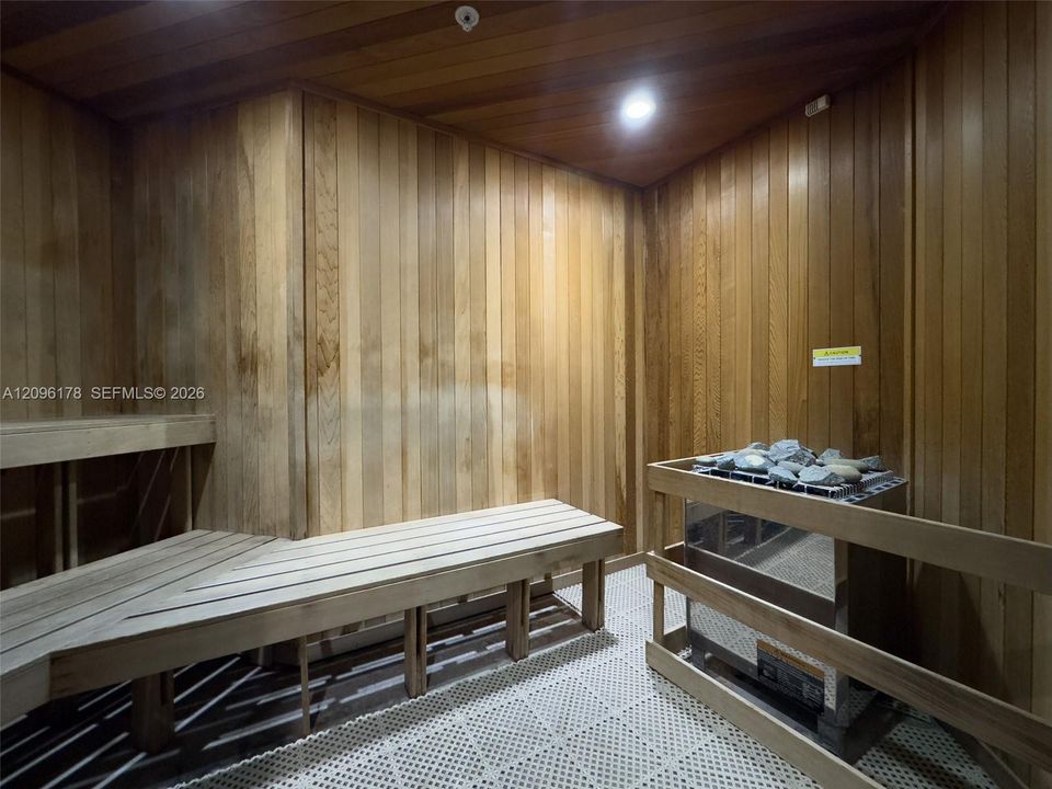 出租: $5,350 (2 贝兹, 2 浴室, 1029 平方英尺)