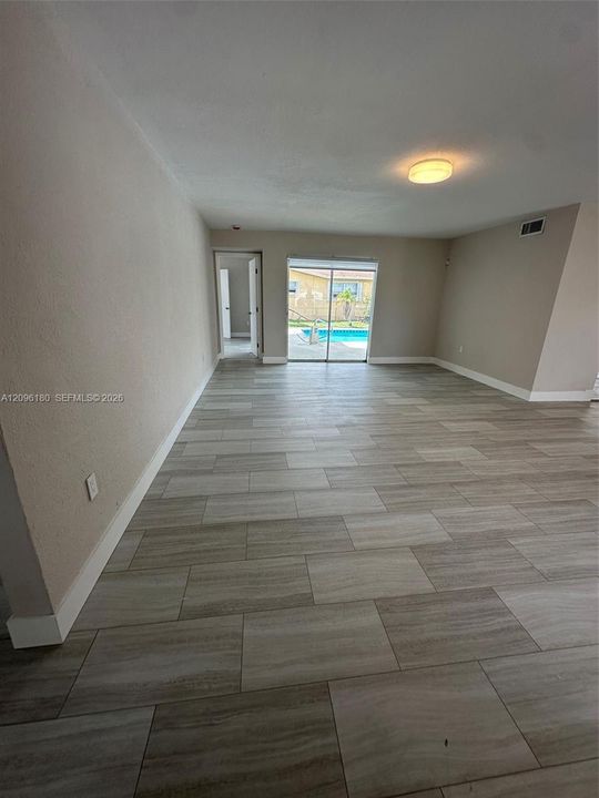En Venta: $579,000 (3 camas, 2 baños, 1945 Pies cuadrados)
