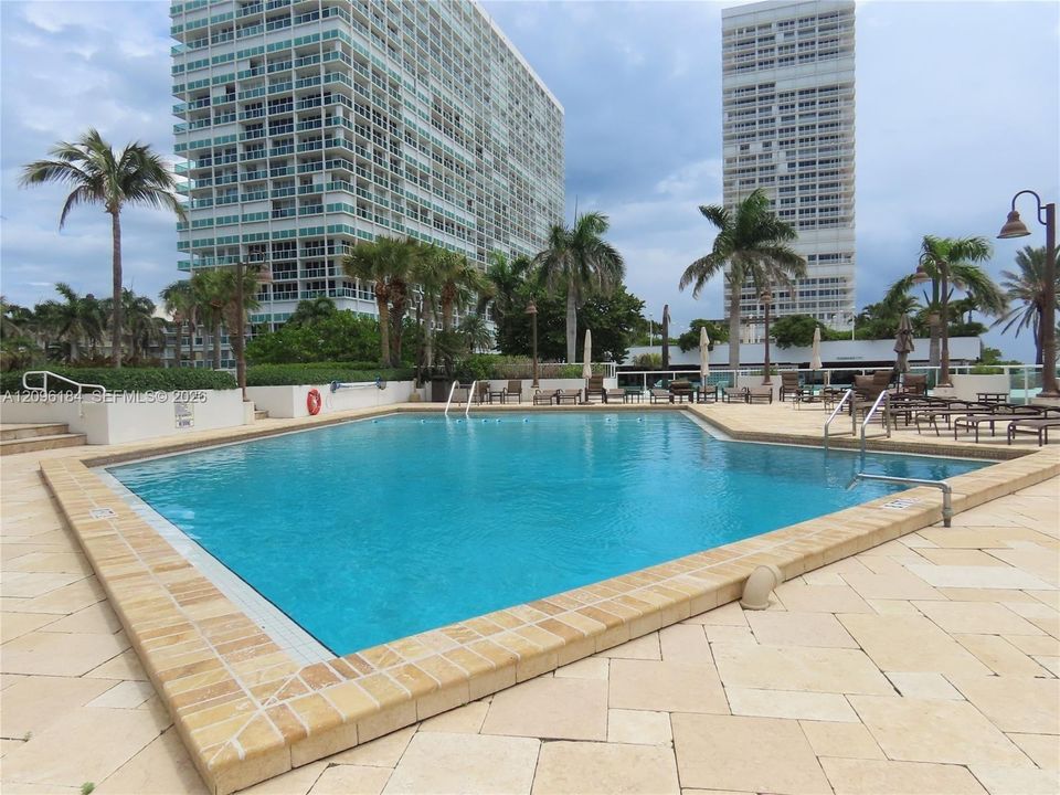 For Rent: $3,250 (2 beds, 2 baths, 1205 Square Feet)