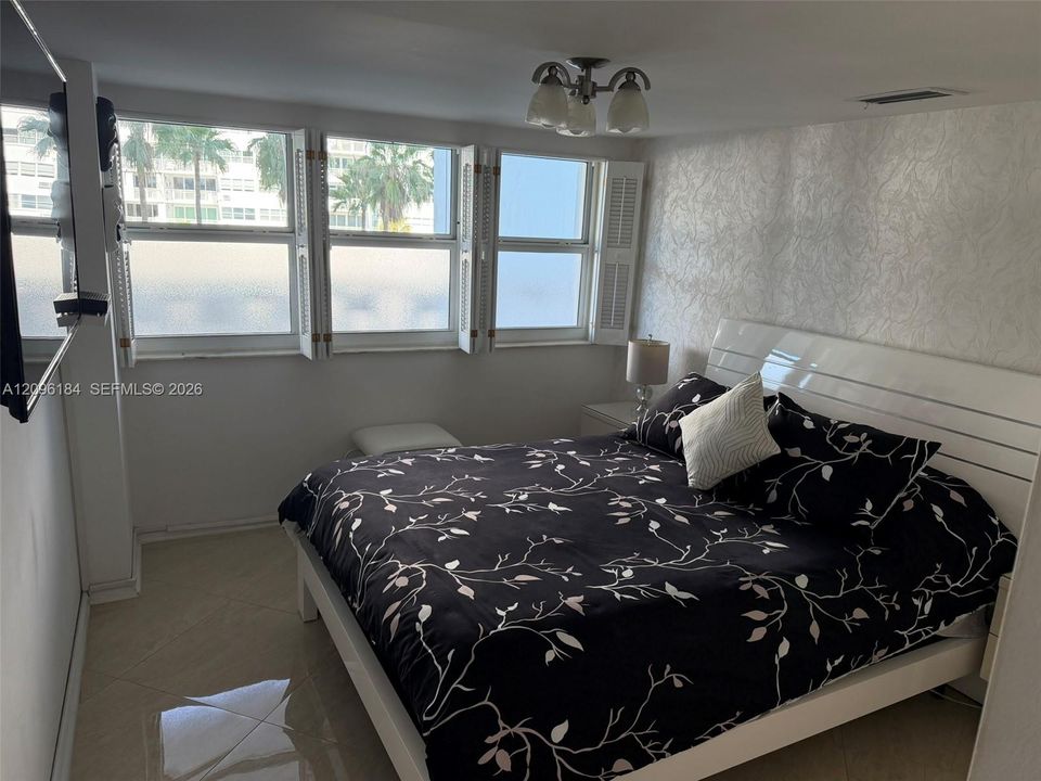 For Rent: $3,250 (2 beds, 2 baths, 1205 Square Feet)