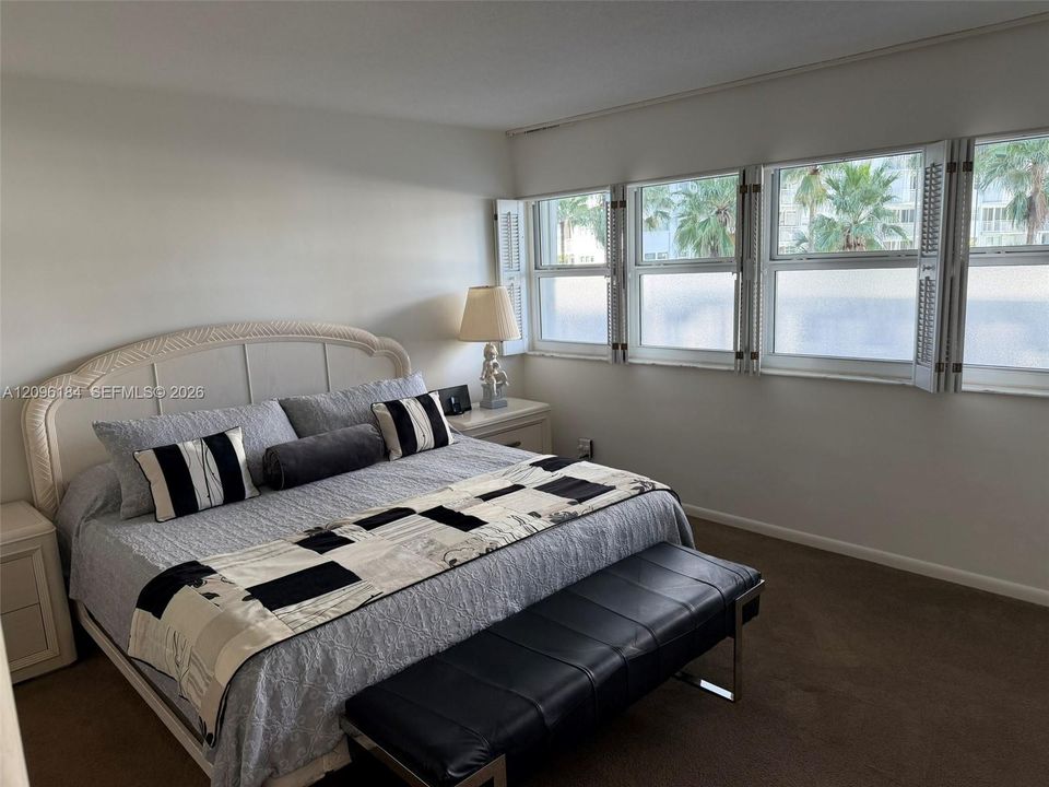 For Rent: $3,250 (2 beds, 2 baths, 1205 Square Feet)