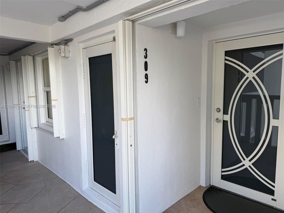For Rent: $3,250 (2 beds, 2 baths, 1205 Square Feet)