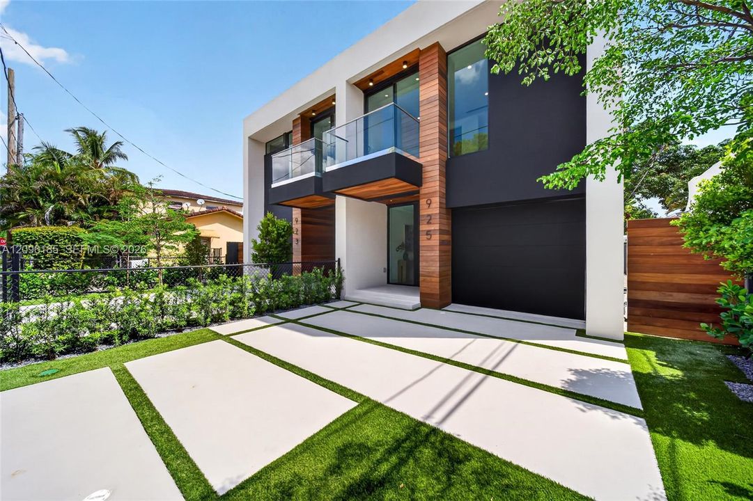 For Sale: $1,349,000 (3 beds, 3 baths, 2013 Square Feet)