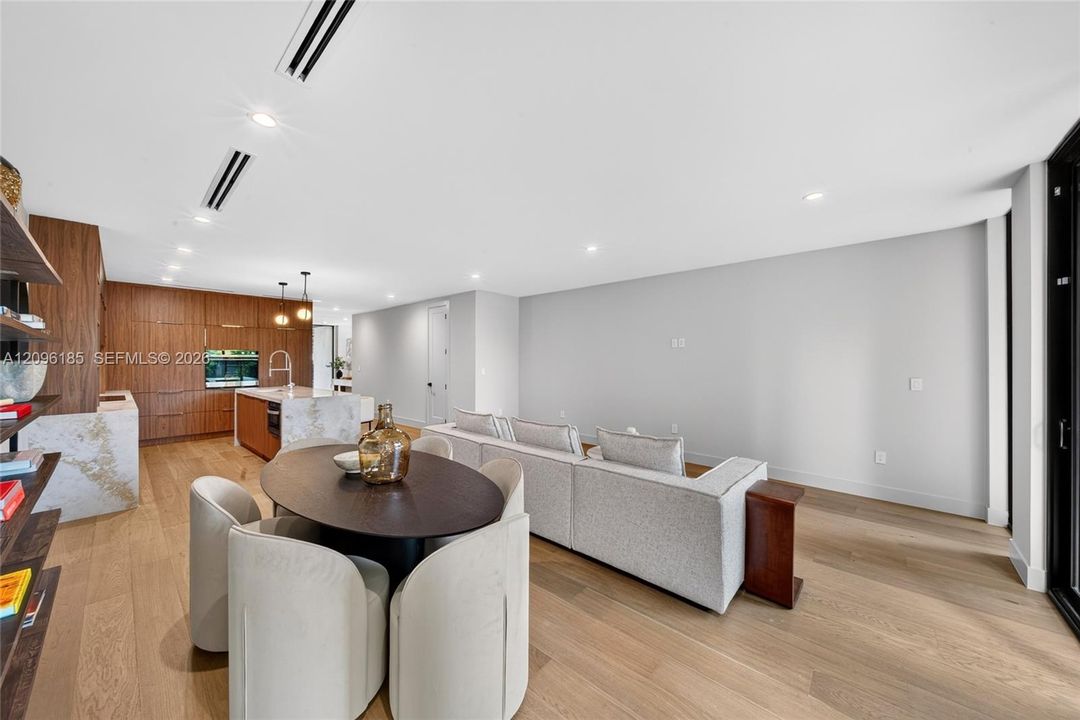 For Sale: $1,349,000 (3 beds, 3 baths, 2013 Square Feet)
