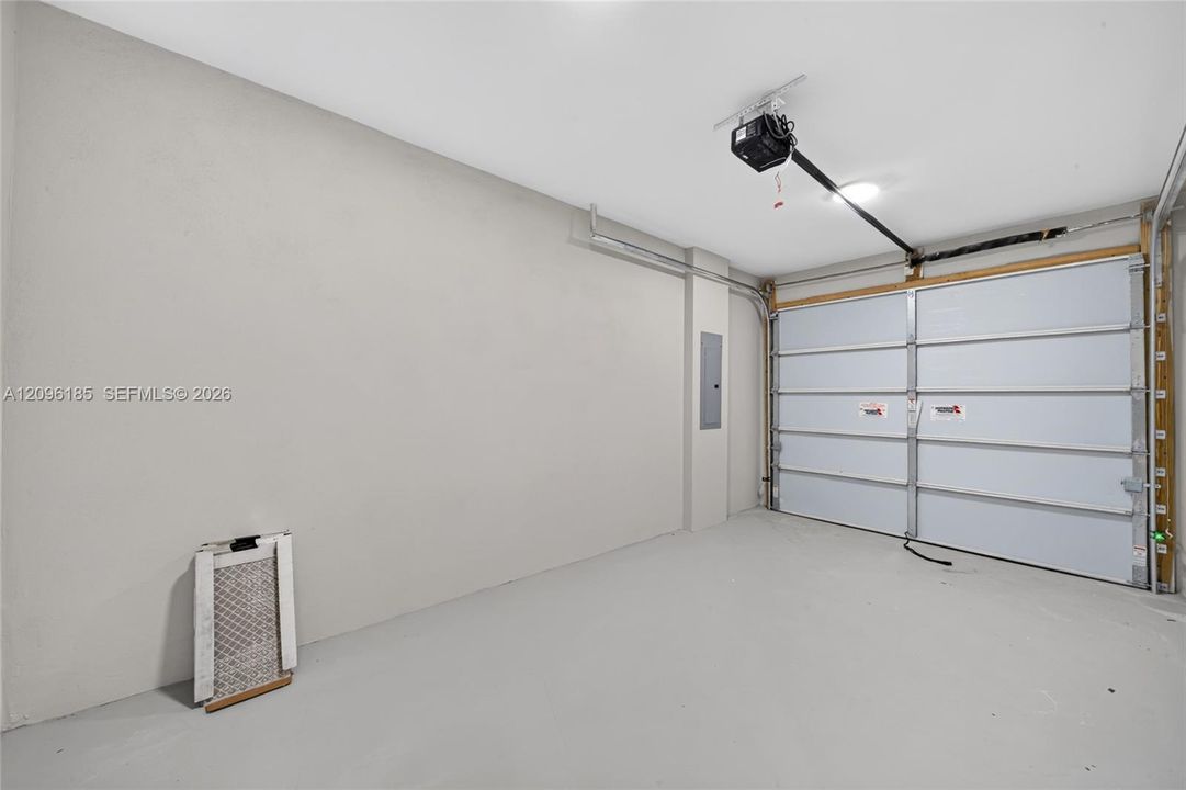 1 CAR GARAGE