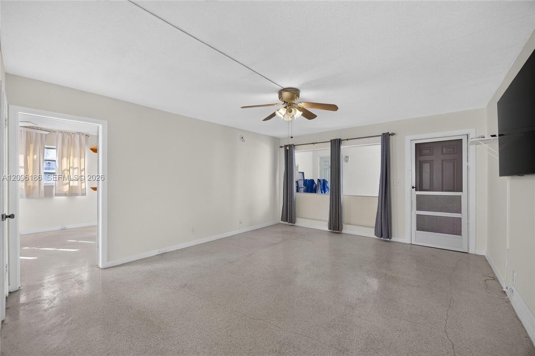 For Sale: $180,000 (1 beds, 1 baths, 508 Square Feet)