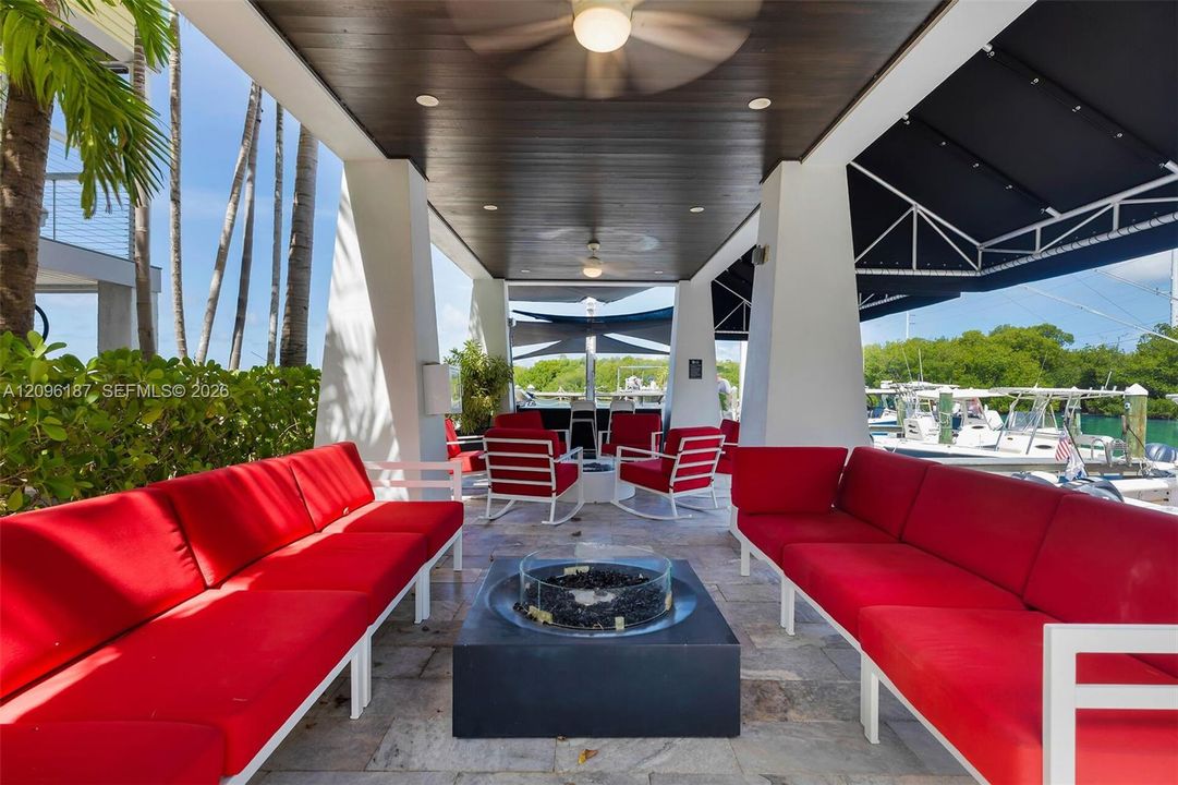 En Venta: $449,000 (2 camas, 2 baños, 960 Pies cuadrados)