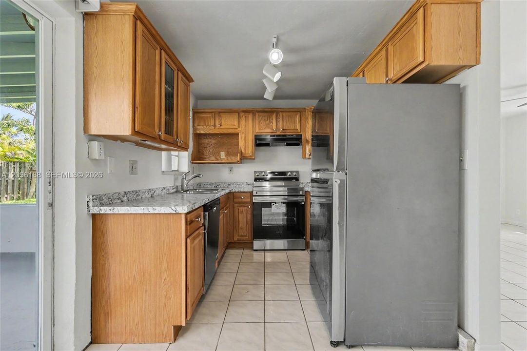 For Sale: $388,800 (3 beds, 1 baths, 1025 Square Feet)