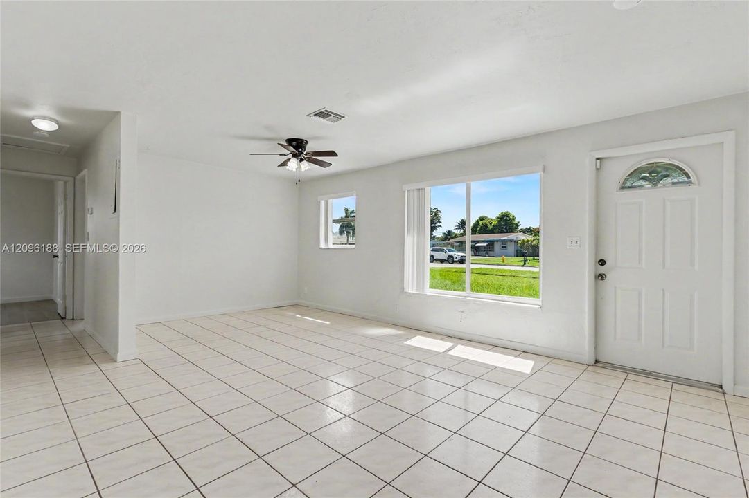 For Sale: $388,800 (3 beds, 1 baths, 1025 Square Feet)
