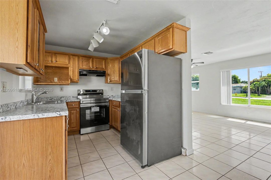 For Sale: $388,800 (3 beds, 1 baths, 1025 Square Feet)